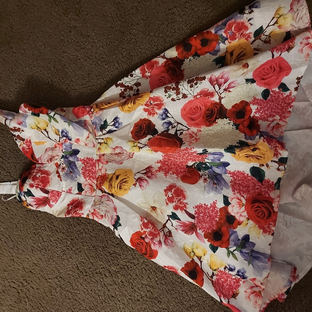 Dress - Picture 2 of 2